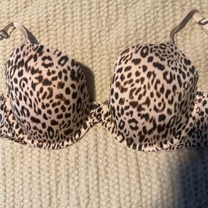 32dd Victoria secret